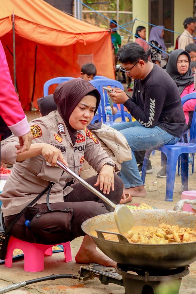 Peduli Kemanusiaan terhadap korban banjir Polres Pelalawan mendirikan dapur umum